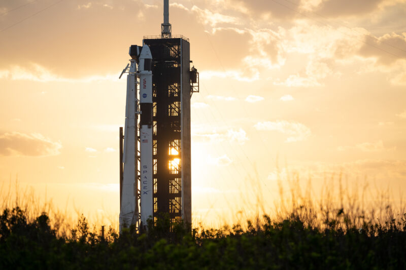 La tripulación de SpaceX- La misión Crew-6 de SpaceX se ve este fin de semana antes de abandonar el planeta Tierra