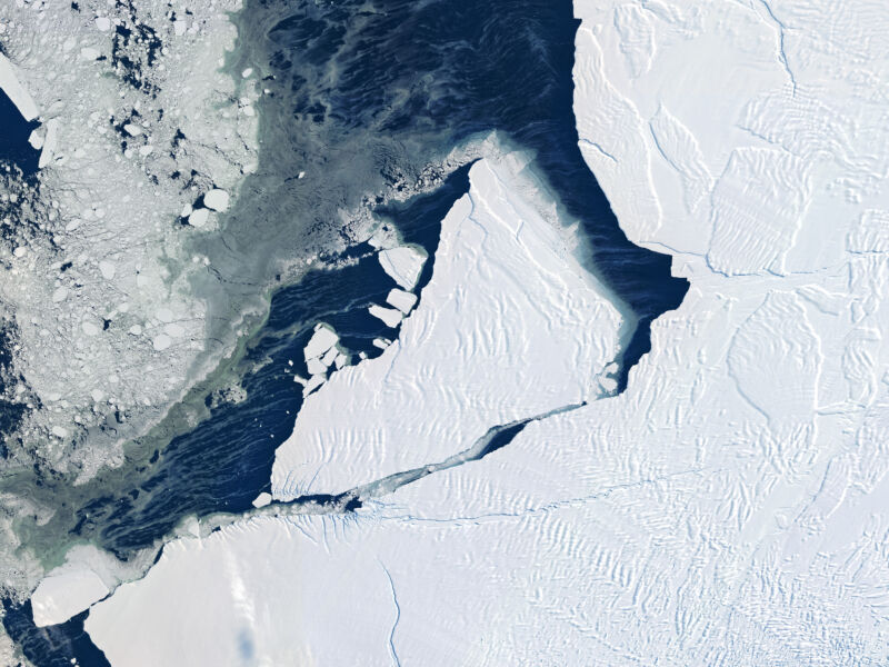 Des chercheurs de l’Antarctique affirment qu’une vague de chaleur marine pourrait menacer les plates-formes de glace