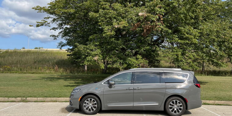 La Chrysler Pacifica est toujours la meilleure fourgonnette hybride rechargeable sur le marché