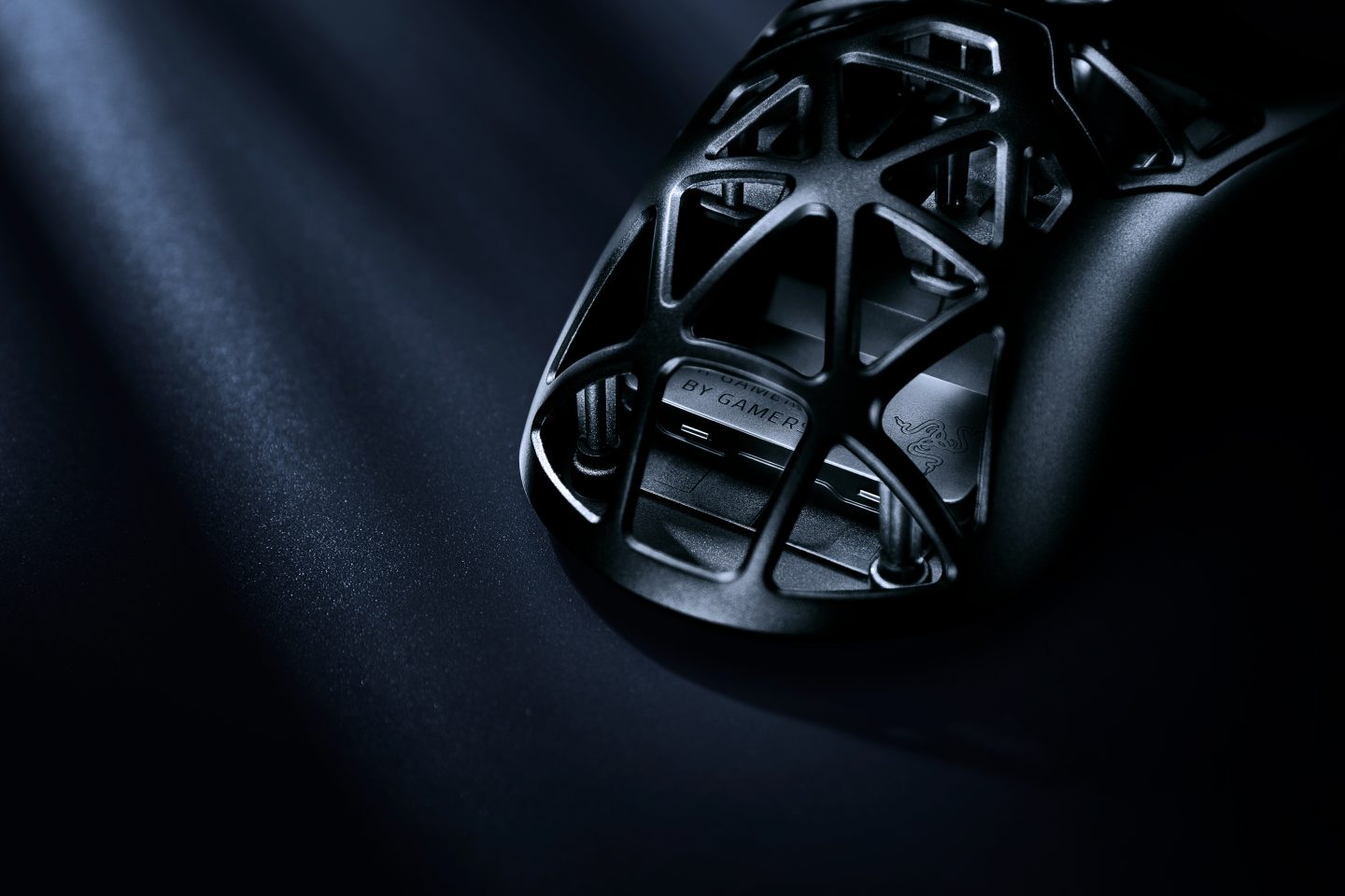 Razer’s $280 mouse is covered in gaping holes - Ars Technica