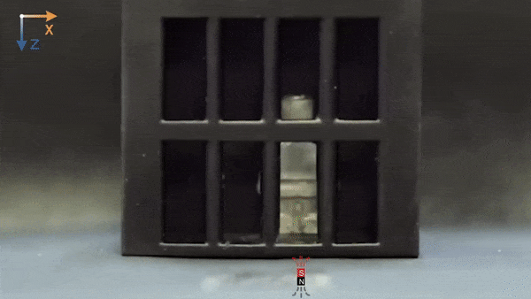 Le mini-robot passe du solide au liquide pour s’échapper de sa cage, tout comme le T-1000