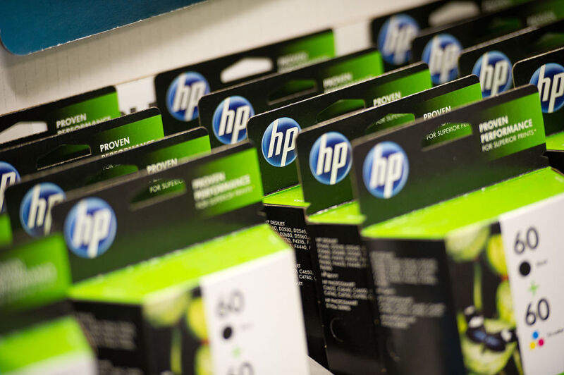 Il logo Hewlett-Packard appare sulle scatole di inchiostro della stampante visualizzate