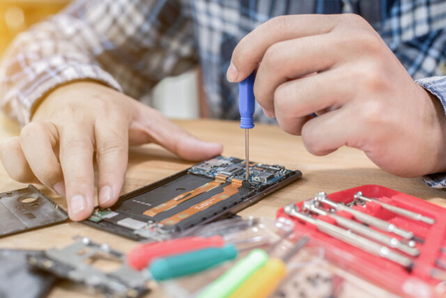 Looking for a fix: Canadian bill boosts right to repair movement