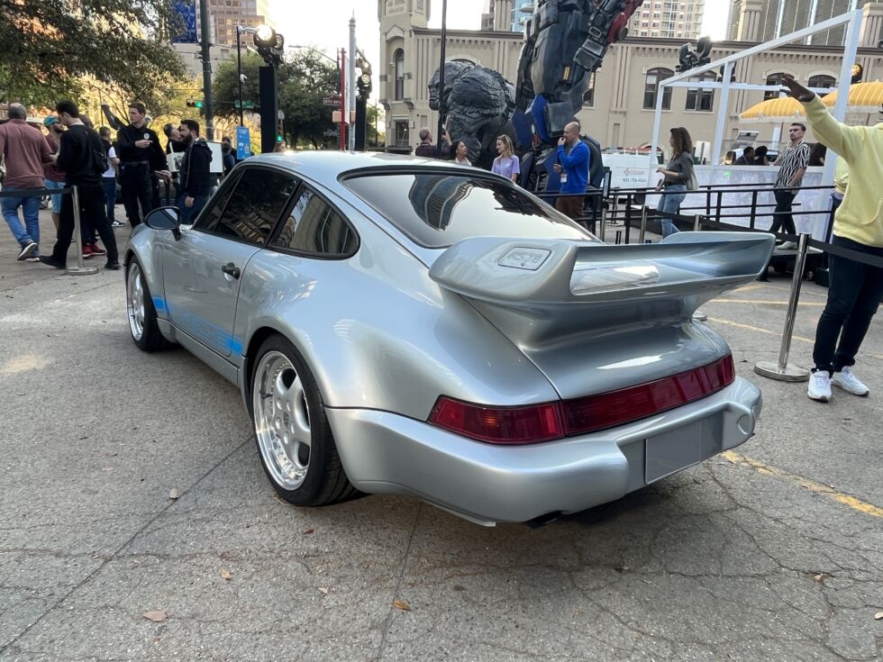 A Porsche e a RTTM precisaram recriar cinco Carrera RS 3.8 para a filmagem.