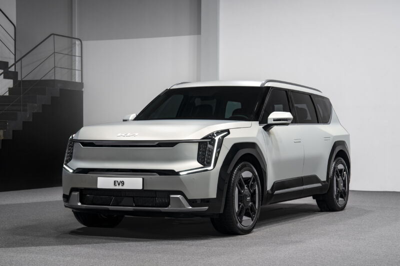 Le SUV Kia EV9 à trois rangées coûtera 54 900 et sera mis en vente