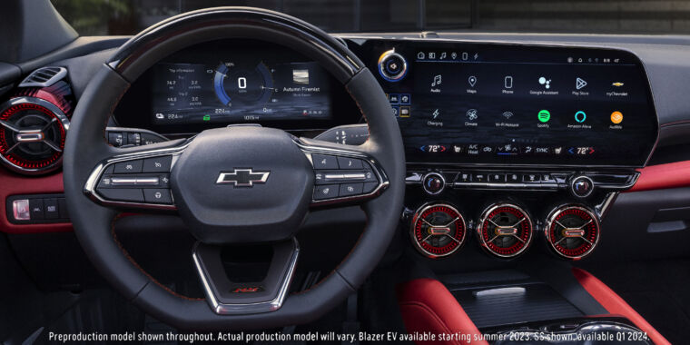 GM підтверджує, що видаляє Apple CarPlay і Android Auto з електромобілів 2024 року