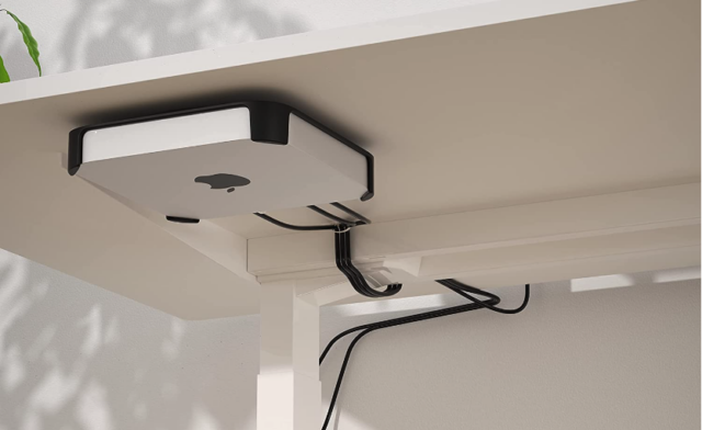 O suporte pode ser instalado em um monitor, mesa ou parede.