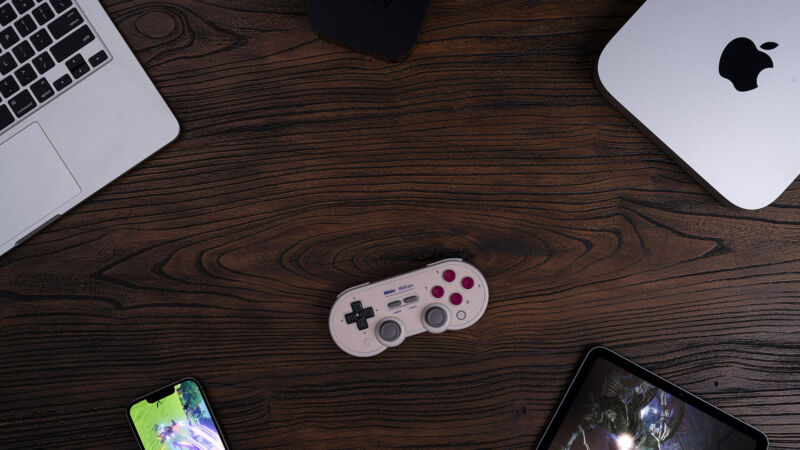 The 8BitDo SN30 Pro is now supported on Apple platforms.
