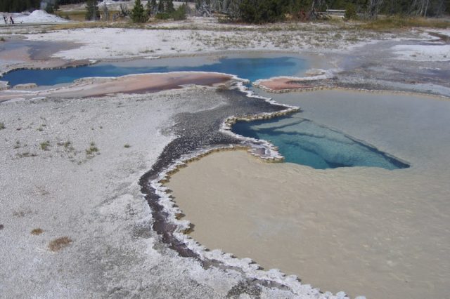 Dit ritmische kloppen van de warmwaterbronnen van Yellowstone maakt het tot een geothermometer – Ars Technica