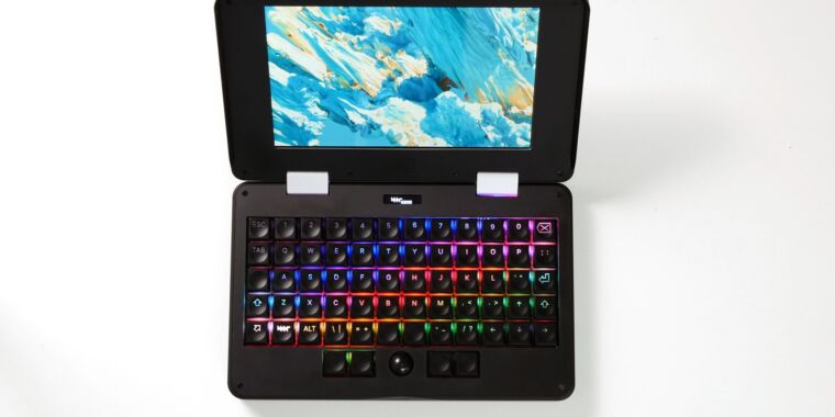 The creators of the all-open source MNT Reform laptop are getting nearer to launching its handheld counterpart: The crowdfunding campaign for the 7-in