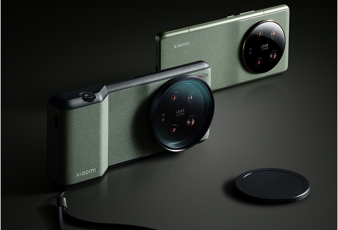 Xiaomi's “Ultra” camera phone has a grip accessory, screw-on lens