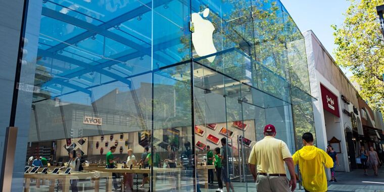 Des cambrioleurs traversent le voisin de l’Apple Store et auraient volé 500 000 $ d’iPhone