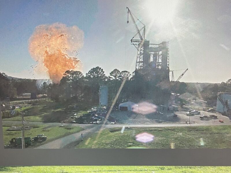 新しい写真はCentaur V異常爆発の範囲を示しています。 [Updated] – アルステクニカ