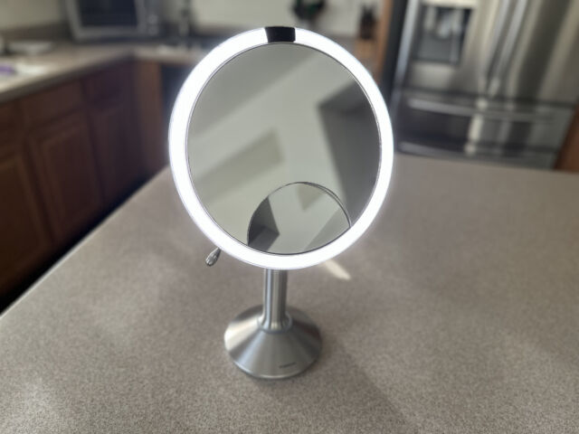 Simple Human Sensor Mirror Trio comes with different magnification levels and a ring light for perfect makeup applications.