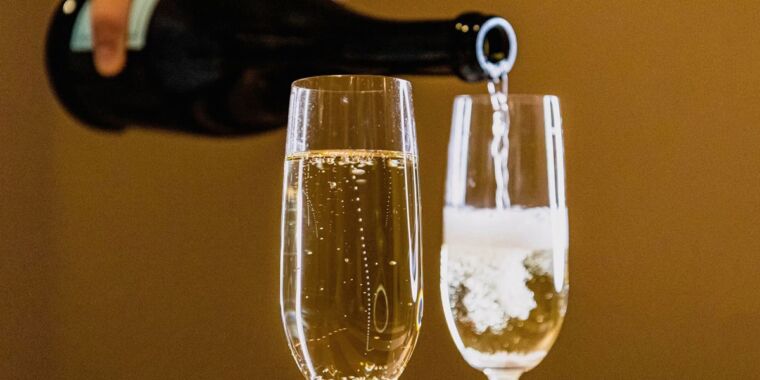 Why champagne has secure “bubble chains” and different carbonated drinks don’t