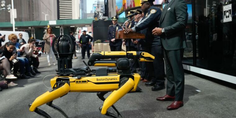 NYPD robocops: Hulking, 400-lb robots will start patrolling New York ...