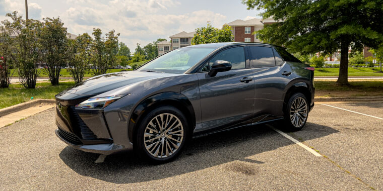 When Lexus started building luxury cars at the end of the 1980s, it took the rest of the auto industry a bit by surprise. Toyota wanted to show off th