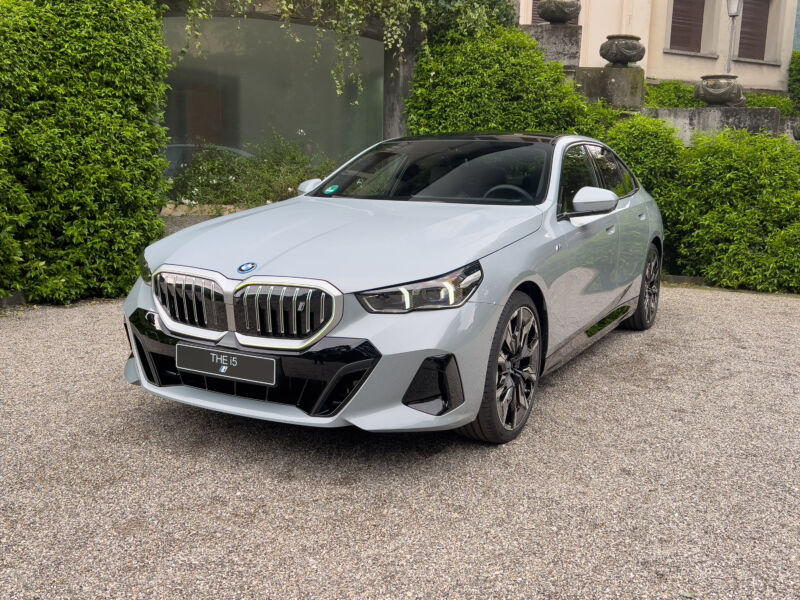 BMW plays it safe with design of new electric sedan, the 2024 i5