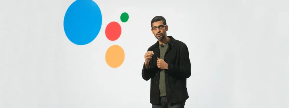 Заголовок из Google2016 г. "ИИ первый" сообщение в блоге Пичаи перед Google Логотип помощника. Тогда ИИ = Google Ассистент.