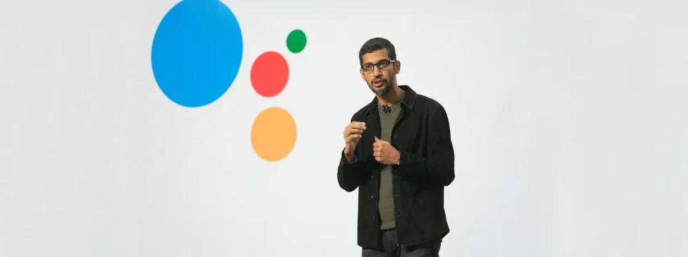 El encabezado de Google 2016 "IA primero" publicación de blog, de Pichai frente al logotipo del Asistente de Google.  En aquel entonces, AI = Asistente de Google. 