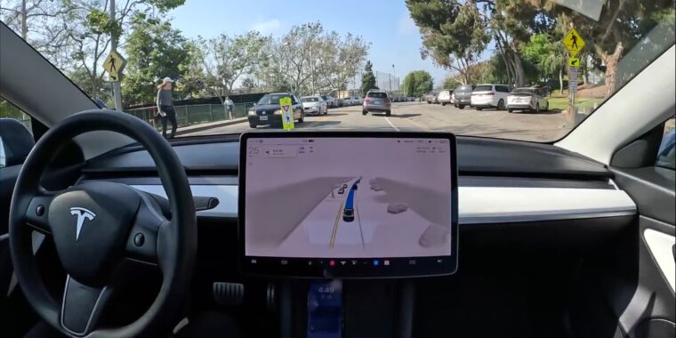 Le « Full Self-Driving » de Tesla voit les piétons, choisit de ne pas ralentir