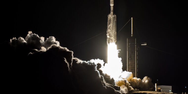 Rocket Report : la Chine vend des moteurs réutilisables ;  SpaceX peut-il encore lever des fonds ?