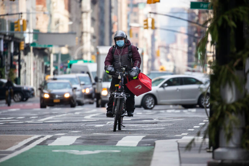 DoorDash tests a full-time employment option in New York as it