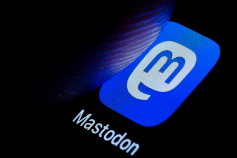 Mastodon fixes “confusing” sign-up process to attract users fleeing Twitter