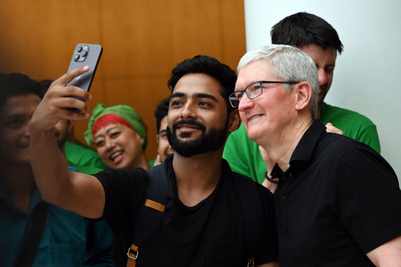 Tim Cook posing for selfie at an Apple Store opening in New Delhi, India.