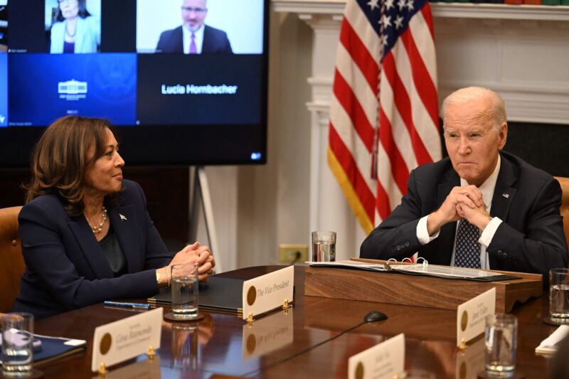 El presidente de EE. UU., Joe Biden, y la vicepresidenta Kamala Harris se reúnen con el 'Gabinete de Inversión en América'.