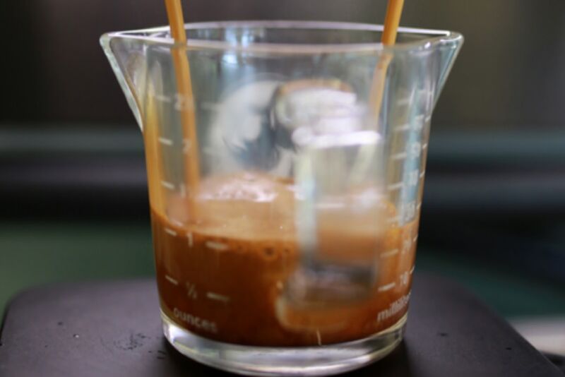 gezette koffie gebrouwen in een glazen recipiënt