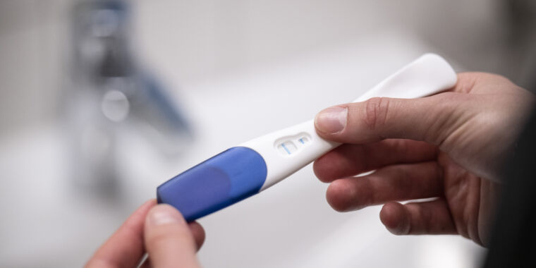 Dans les États-Unis post-Roe, les essais cliniques peuvent être trop risqués pour les personnes susceptibles de tomber enceintes