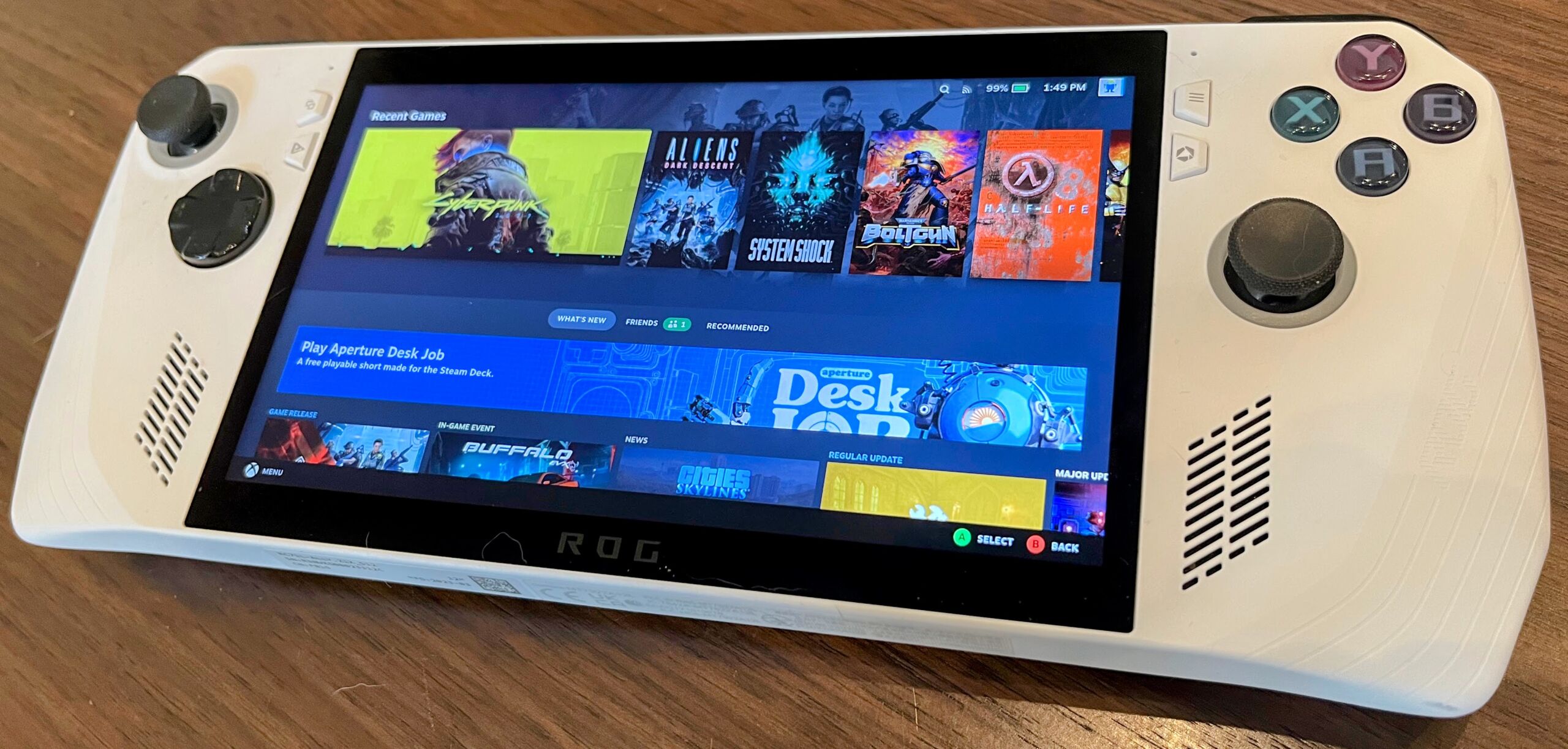 How the ASUS ROG Ally's Windows OS could give it an edge over the Steam  Deck