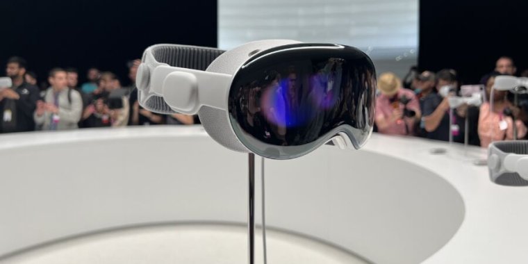 Hands-on with Apple Vision Pro: This is not a VR headset