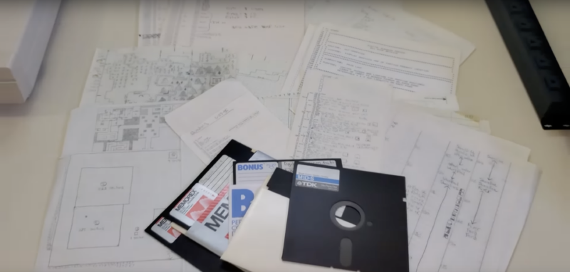 Les Disques Et Les Diagrammes Avec Lesquels Mike Brixius Doit Travailler Pour Terminer Son Projet Crpg De 1984.