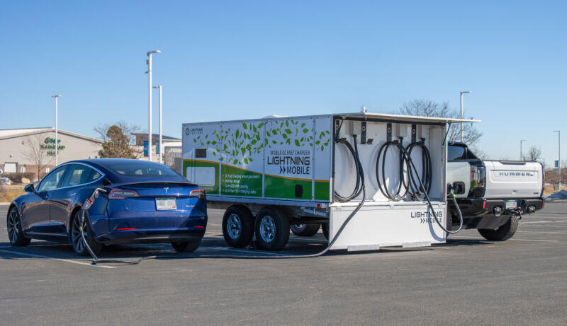 A mobile EV charger charges a Tesla and a Hummer EV