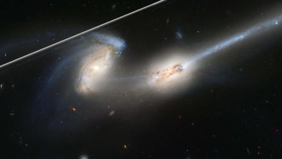 Satellites keep photobombing space images. Astronomers need a fix - Ars ...