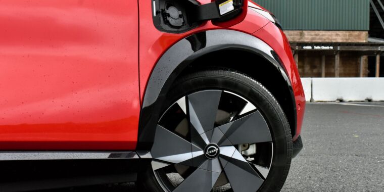 Nissan est le prochain constructeur automobile à adopter des prises de recharge pour véhicules électriques de style Tesla