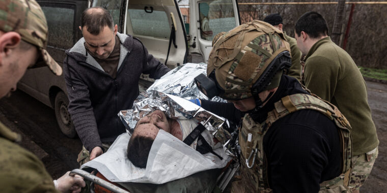 أصيب جندي أوكراني بست حالات عدوى بكتيرية شديدة المقاومة للأدوية
