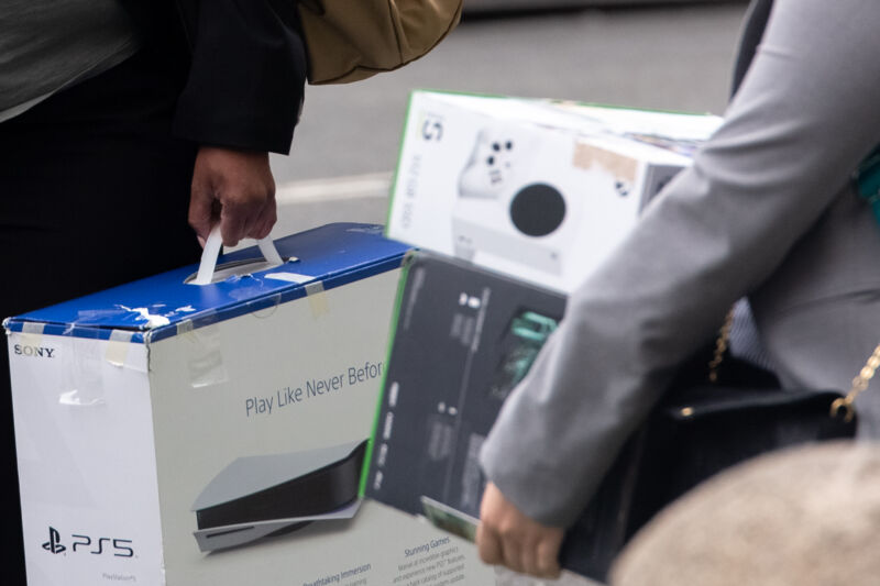 Attorneys carrying boxes arrive to court in San Francisco, California, US, on Tuesday, June 27, 2023. A judge has ruled that the FTC's reliance on the PlayStation chief's testimony was unpersuasive, while Microsoft and Activision's efforts will help avoid market concentration.