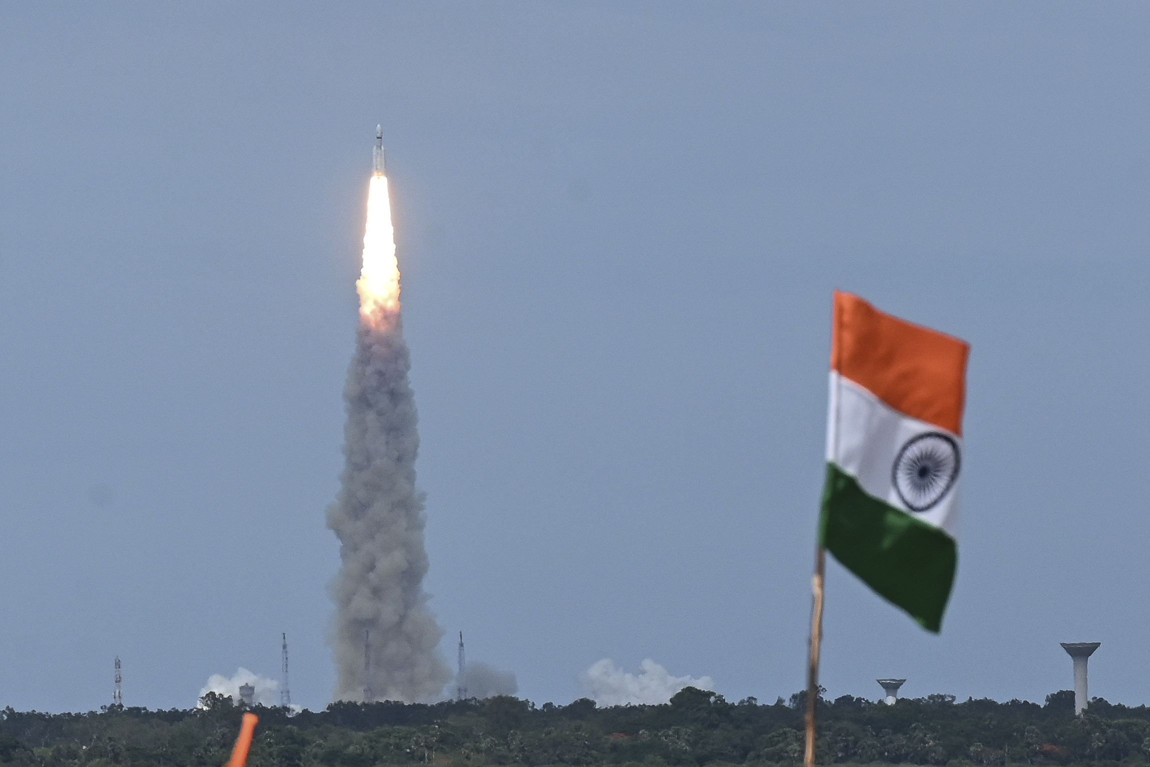 India takes a critical first step toward a second attempt to land on the Moon