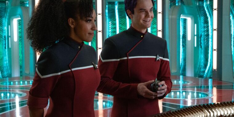 Two Great Star Trek Shows Revive The Lost Art Of The Gimmicky Crossover Episode