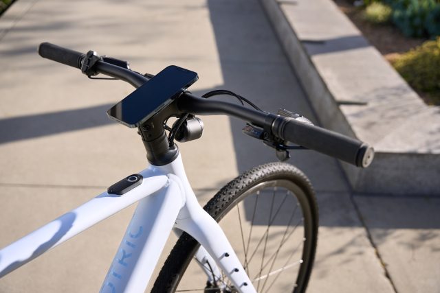Phone mounted on Velotric T1