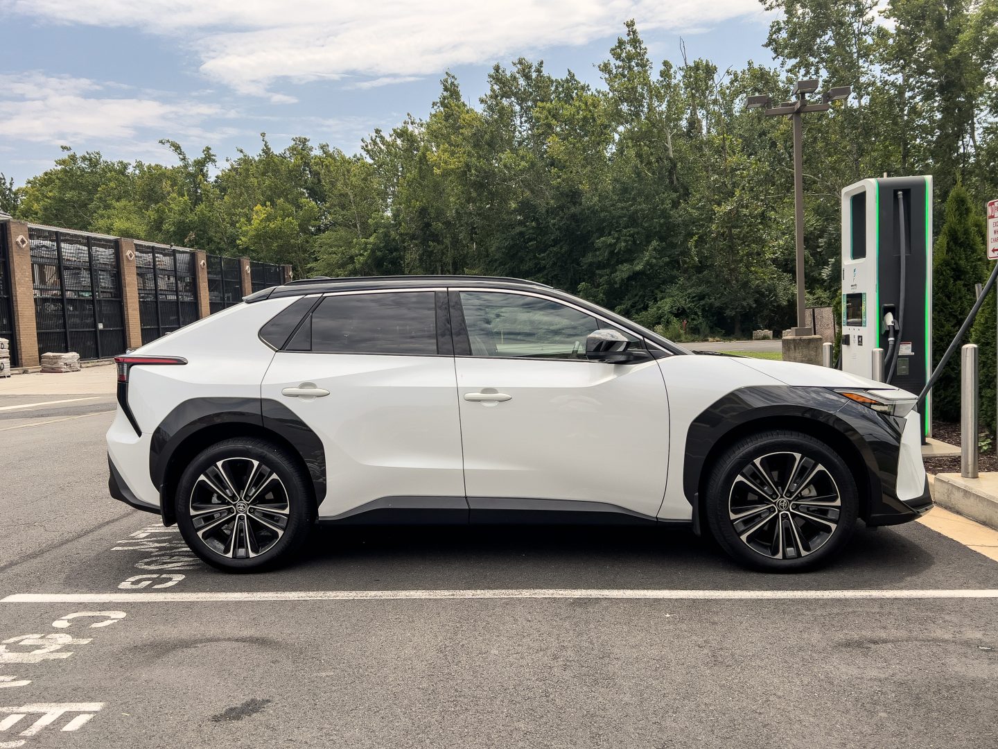 The 2023 Toyota bZ4x: A bouncy ride meets rather good efficiency - Ars ...