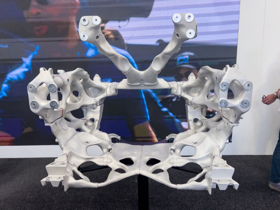 This subframe assembly is made from several 3D printed components.