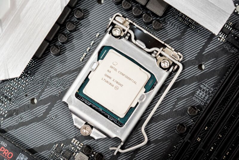 An 8th-generation Intel Core desktop CPU, one of several CPU generations affected by the Downfall bug.