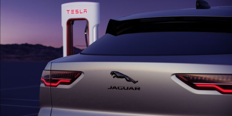Jaguar abandonne la prise du chargeur CCS et négocie l’accès au Tesla Supercharger