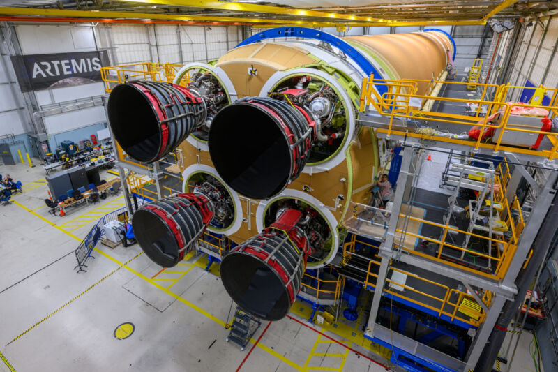 All four RS-25 main engines are now installed the core stage for the Artemis II mission.