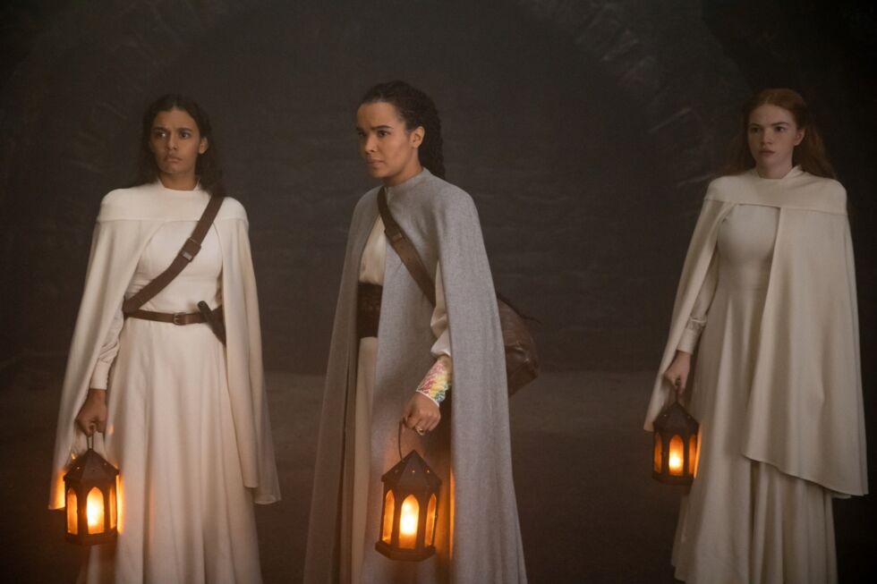 Egwene al'Vere(Madeleine Madden), Nynaeve al'Meara (Zoë Robins), and Elayne Trakand (Ceara Coveney), sneaking about.