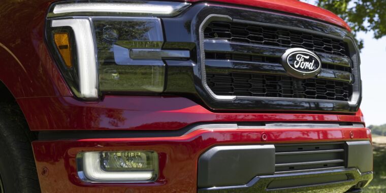 Ford veut doubler ses ventes de camionnettes hybrides F-150 et baisse les prix
